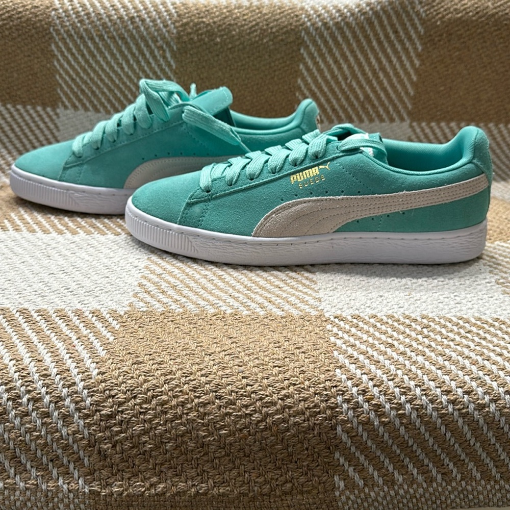 PUMA Suede Classic- Shoes- Teal- Suede- New never been wore.